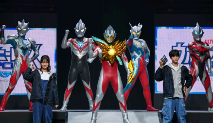 亚刻奥特曼变身模拟器(UP自制)游戏